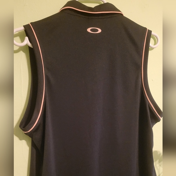 Oakley Golf Tank - Picture 3 of 3